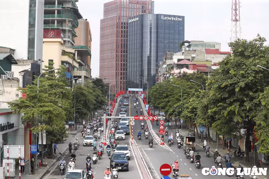 Hà Nội: Thí điểm cấm phương tiện rẽ trái từ Chùa Bộc vào Học viện Ngân hàng