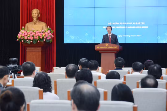 Nâng cao thu nhập cho giáo viên: Cần chính sách tổng thể, thiết thực!