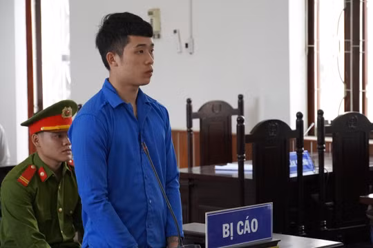 Kon Tum: Bị cha mắng vì không lo làm ăn, con trai cầm dao đâm cha trọng thương