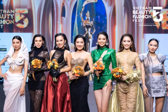 Đêm thi thời trang và áo tắm đầy sức hút của Miss Grand Vietnam