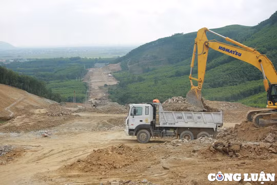 Xem xét kéo dài cơ chế đặc thù khai thác mỏ khoảng sản thi công 4 tuyến cao tốc