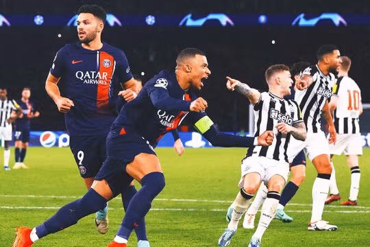 Mbappe tỏa sáng phút cuối, PSG thoát thua trước Newcastle