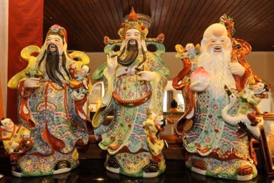 Vật phẩm phong thuỷ 2023 phòng khách