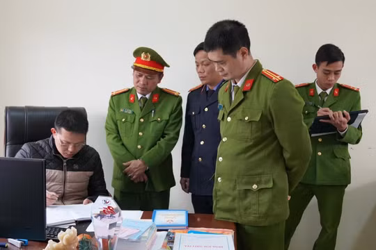 Khởi tố Giám đốc Trung tâm Đăng kiểm xe cơ giới tỉnh Hòa Bình về tội "Nhận hối lộ"