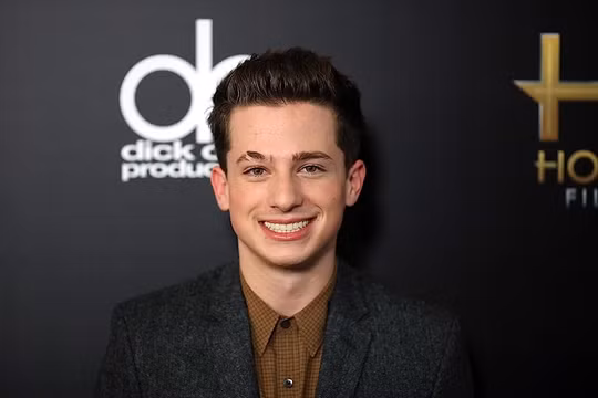 Charlie Puth hết mình trước sự cổ vũ của hàng ngàn khán giả trong đêm diễn tại Nha Trang
