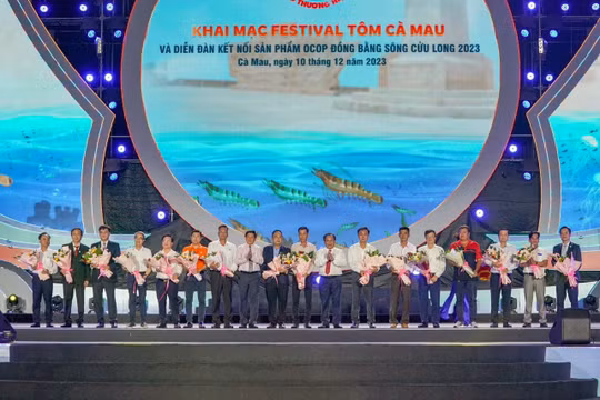 Nam A Bank đồng hành cùng Festival Tôm Cà Mau