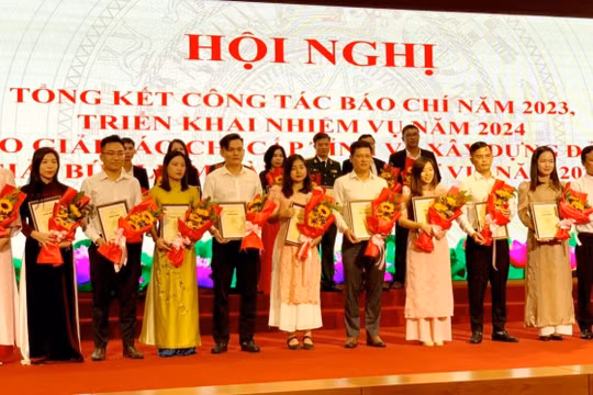 Báo Nhà báo và Công luận đạt giải tại Giải Búa liềm vàng Hà Tĩnh năm 2023
