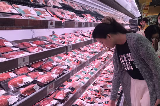 Siêu thị “kiềm” giá thịt lợn, tung chiêu khuyến mãi nhiều loại thực phẩm