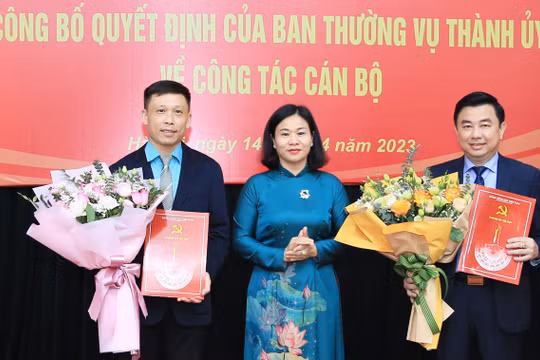 Thường trực Thành ủy Hà Nội trao quyết định về công tác cán bộ tại Báo Hànộimới và Báo Kinh tế & Đô thị