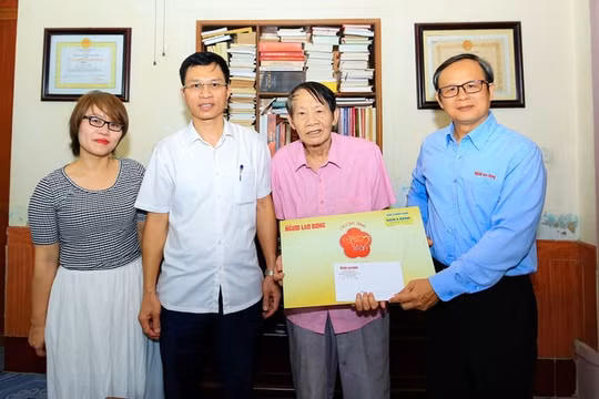 Chương trình Mai vàng tri ân nhà báo Văn Hiền nguyên Phó tổng biên tập báo Nghệ An