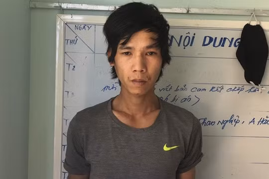 Kon Tum: Gặp Công an, hai thanh niên vứt 2kg ma túy đá rồi bỏ chạy