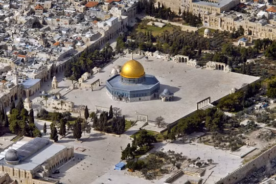 Cuộc xung đột Israel - Palestine qua những mảnh kính vỡ tại nhà thờ Al-Aqsa