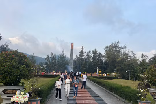 Nghĩa trang Hàng Dương mở cửa phục vụ du khách tới 24 giờ