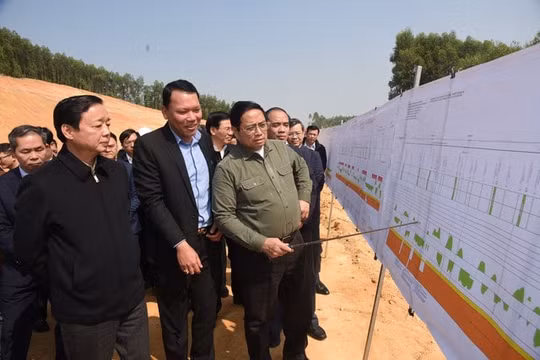 Thủ tướng kiểm tra dự án giao thông tại Phú Thọ và Tuyên Quang