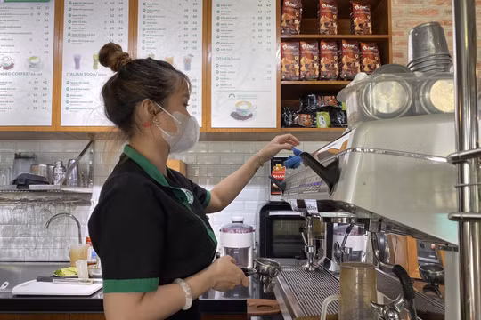 Sinh viên đi làm xuyên Tết có được hưởng 400% lương?