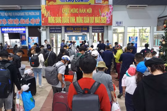 Có tới 19 đoàn tàu rời ga Sài Gòn trong ngày cao điểm Tết Nguyên đán