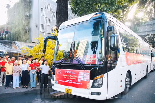 2.000 vé xe miễn phí cho sinh viên và người lao động về quê đón Tết