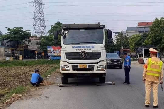 Hà Nội: Mở đợt cao điểm xử lý phương tiện vi phạm tải trọng