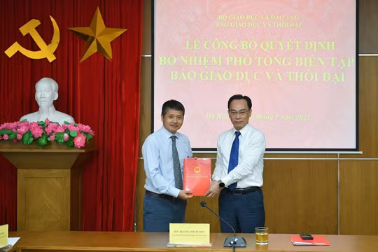 Trao quyết định bổ nhiệm Phó Tổng biên tập Báo Giáo dục và Thời đại