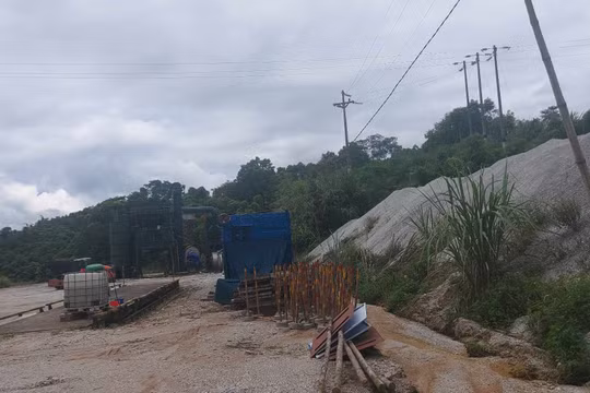Bắc Kạn: Ngang nhiên lắp đặt trạm trộn bê tông Asphalt trái phép để thi công dự án giao thông!