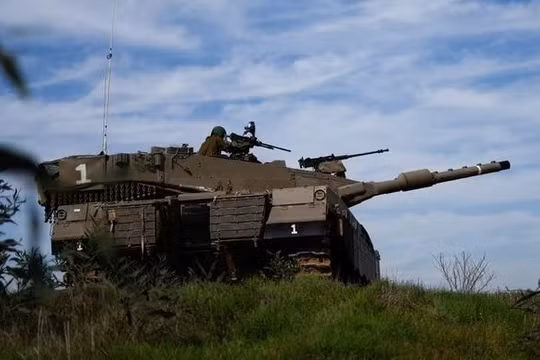 Mỹ bán khẩn cấp đạn pháo xe tăng cho Israel