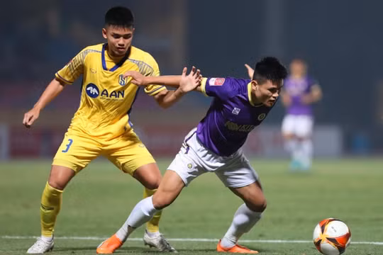Tuấn Hải lập công, Hà Nội FC nhẹ nhàng đánh bại SLNA trên sân nhà