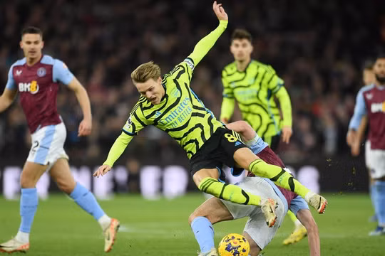 Arsenal mất ngôi đầu Ngoại hạng Anh sau trận thua Aston Villa