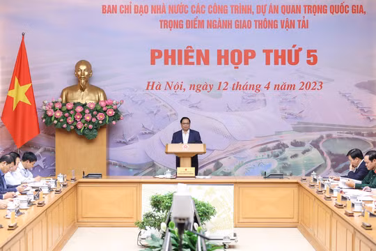 Thủ tướng Phạm Minh Chính: Phải kích cầu tiêu dùng trong nước và thúc đẩy đầu tư công