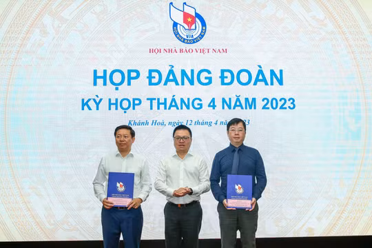 Trao quyết định chỉ định tham gia Đảng đoàn Hội Nhà báo Việt Nam
