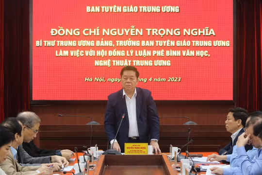 Xây dựng đội ngũ lý luận, phê bình VHNT sắc bén về chuyên môn, vững về bản lĩnh và nhạy bén với thực tiễn