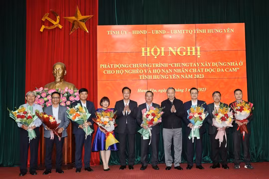 Hòa Phát ủng hộ 8 tỷ đồng xây dựng nhà ở cho hộ nghèo và nạn nhân chất độc da cam tỉnh Hưng Yên