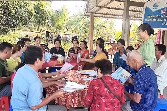 Phát huy vai trò phụ nữ trong vận động người tham gia BHXH, BHYT, BHTN