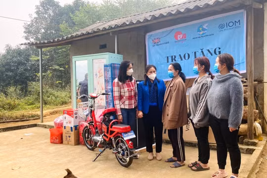 Lào Cai: 3 mẹ con bị lừa bán sang Trung Quốc trở về nhà được hỗ trợ