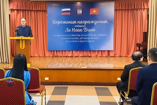 Trao tặng kỷ niệm chương "Vì tình hữu nghị và sự hợp tác Việt Nam - Nga"