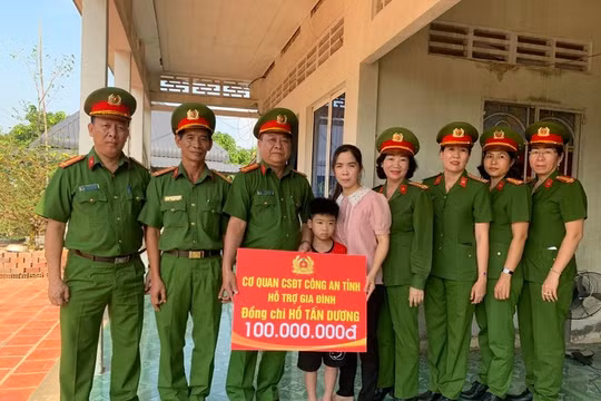 Hỗ trợ 100 triệu đồng cho con của Thiếu tá công an hy sinh khi làm nhiệm vụ