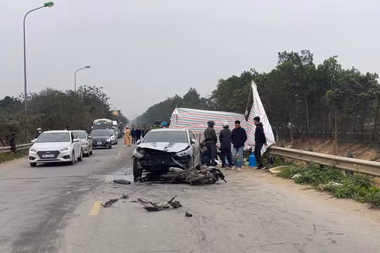 Ô tô đâm liên hoàn 2 xe máy, 1 người tử vong