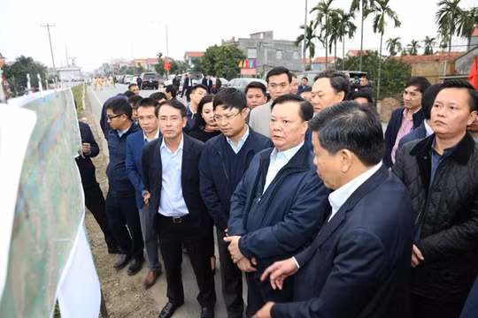 Bí thư Thành ủy Hà Nội thị sát tiến độ đường Vành đai 4 tại Đan Phượng và Hoài Đức