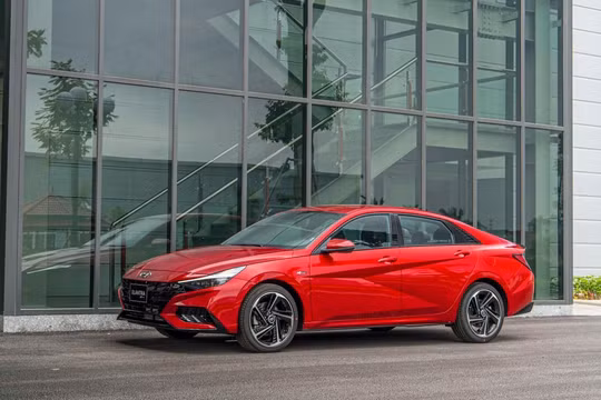 Hyundai Elantra bán tại Việt Nam gặp lỗi liên quan dây đai an toàn