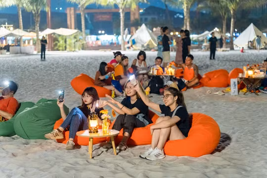 Cắm trại tại bãi biển Glamping “gây thương nhớ” bậc nhất Hà Nội
