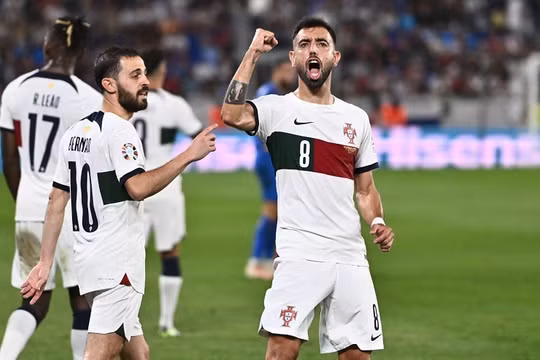 Vòng loại EURO 2024: Bồ Đào Nha thắng nhọc Slovakia trong ngày Ronaldo thoát thẻ đỏ