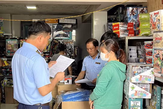Trước thời ngày Quốc tế Thiếu nhi (1/6), Hà Nội thu giữ gần 2.000 sản phẩm đồ chơi trẻ em nhập lậu