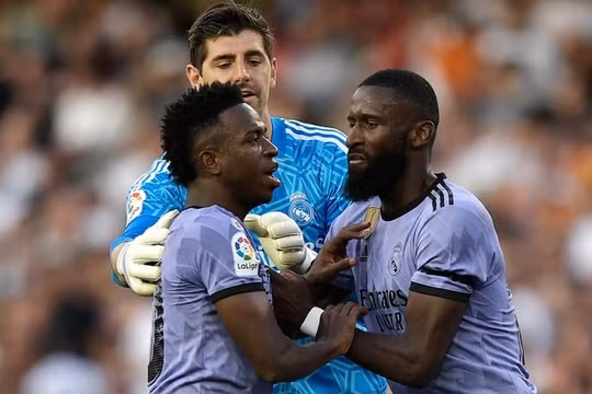 UEFA họp khẩn về vụ phân biệt chủng tộc đối với cầu thủ Vinicius