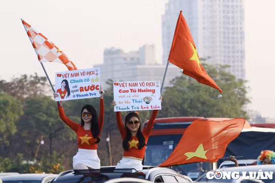 Ngập tràn sắc đỏ tại sân Mỹ Đình trước trận chung kết Việt Nam – Thái Lan