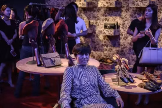 Nhờ Rose Blacpink, Lee Min-Ho, Hàn Quốc "đổ tiền" cho hàng xa xỉ