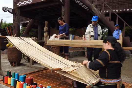 Vui Tết cùng các làng dân tộc thiểu số ở Kon Tum