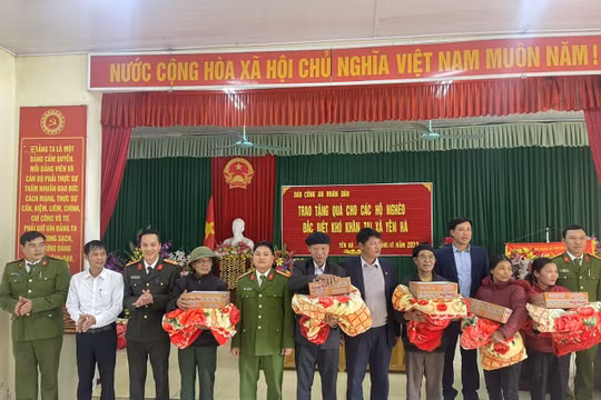 Báo Công an nhân dân thăm, tặng quà Tết đồng bào dân tộc thiểu số biên giới tỉnh Hà Giang