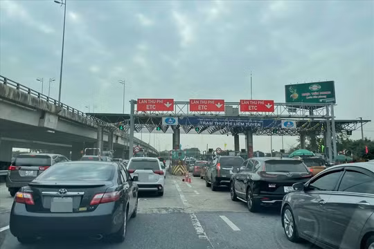Chủ động xả trạm thu phí nếu ùn tắc dịp Tết