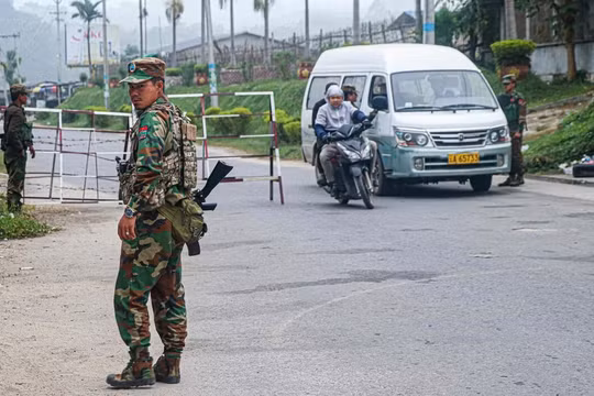Giao tranh trên các mặt trận mới ở Myanmar, hàng nghìn người bỏ chạy sang Ấn Độ