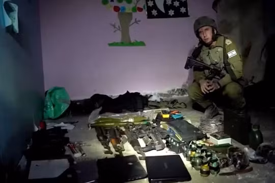 Israel nói tìm thấy kho vũ khí và dấu hiệu của các con tin ở bệnh viện Gaza