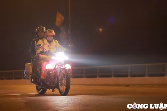 Nghệ An: Cảnh sát giao thông tuyến huyện huy động 100% quân số tuần tra xuyên đêm Giao thừa